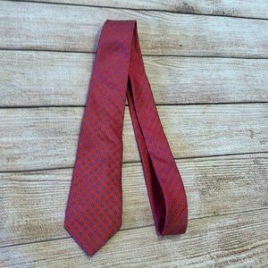Kids sized tie, excellent condition!